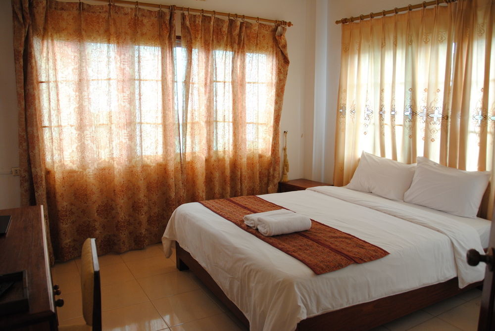 Nalinthone Guesthouse Ban Nongdouang Exterior photo